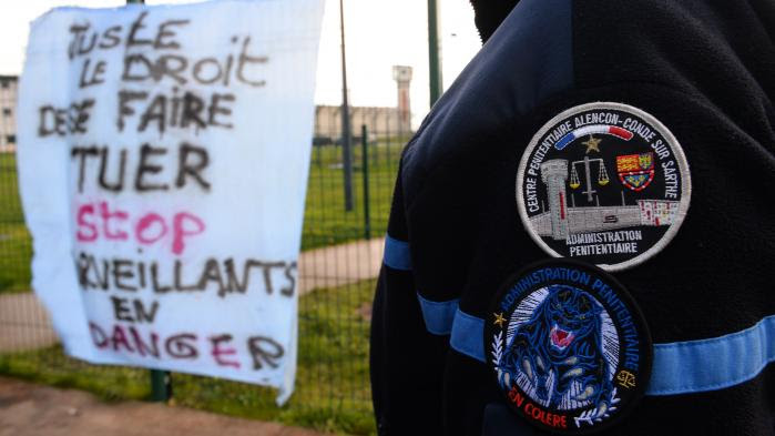 VIDEO. "On n'est pas du tout en sécurité" : des surveillants pénitentiaires témoignent