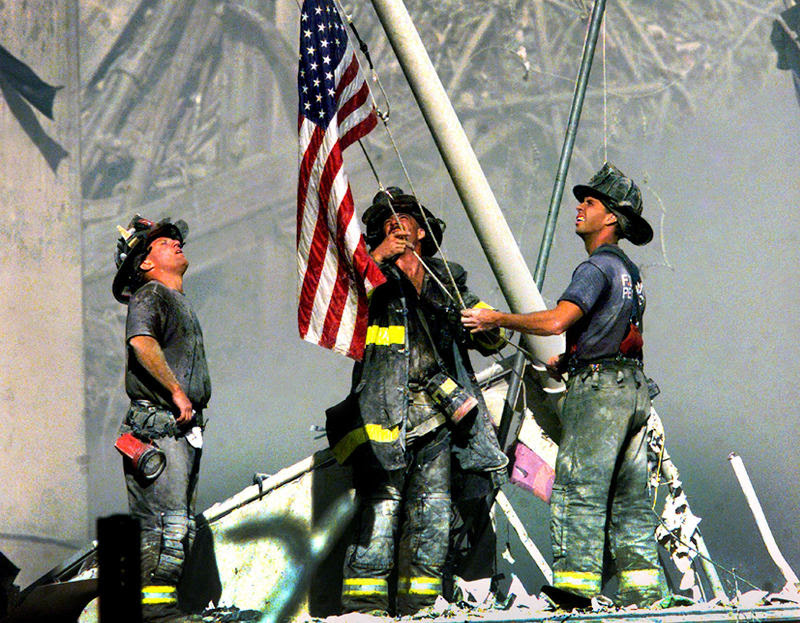 3 Firegighters Raise the Flag on 9-11
