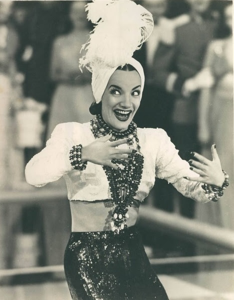 Ficheiro:Carmen Miranda no filme Uma Noite no Rio (1941).jpg