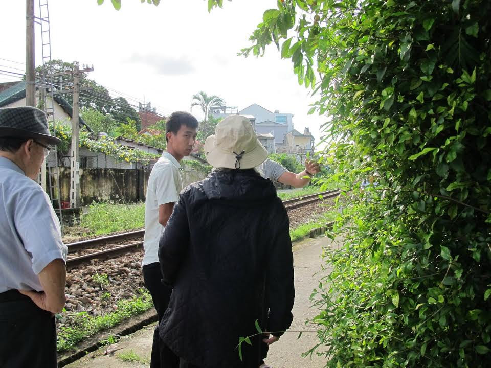 Nhìn rõ hơn khuôn mặt gã thanh niên ngăn chặn và vu không Linh mục Phan Văn Lợi vào ngày 8-11 (ảnh; Facebook Phan Van Loi)