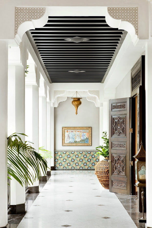 The lanterns' uniqueness lays in the projected geometric. Spectacural Moroccan Style House In L A Decoholic