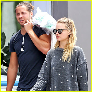 Двукратный номинант на премию «оскар» (2018, 2020). Margot Robbie Husband Tom Ackerley Take Their Dog For A Walk In Hollywood Margot Robbie Tom Ackerley Just Jared