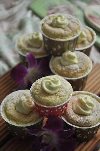 Arah: Hokkaido Chiffon Cupcakes wif Cream Cheese Frosting