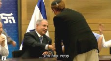 Netanayahu shaking hands with Glick