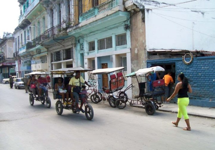 Nadie sabe con exactitud cuántos bicitaxis prestan servicio en La Habana. Foto P. Chang (Foto: Ernesto Pérez Chang)