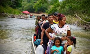 Migrantes de tres continentes convergen en el golfo del Darién.