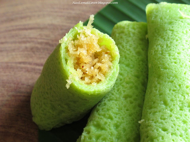 Nasi Lemak Lover: Kuih Ketayap (Crepe with sweet coconut 
