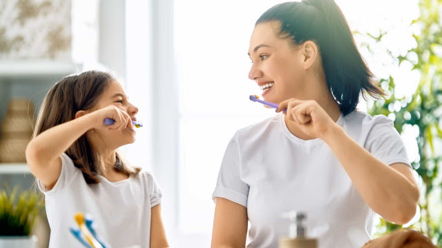 Cuidados (muito simples) a ter com a higiene oral das crianças