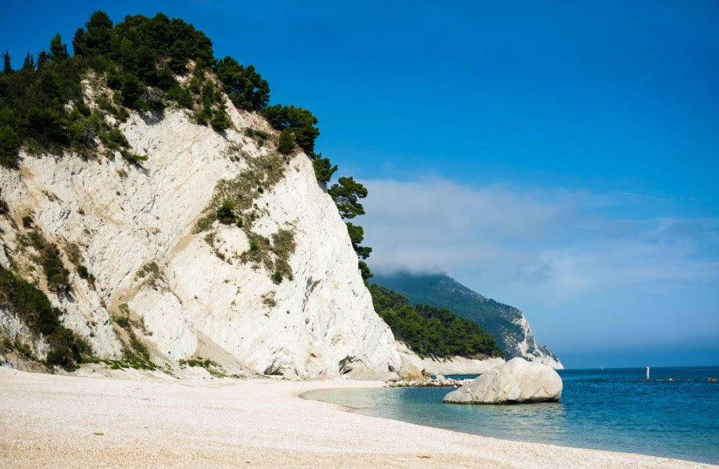 Mezzavalle, sirolo, numana e tante altre con foto e guida per sapere cosa fare e dove andare in vacanza Le Spiagge Di Numana Scegliere La Migliore Lovely Ancona