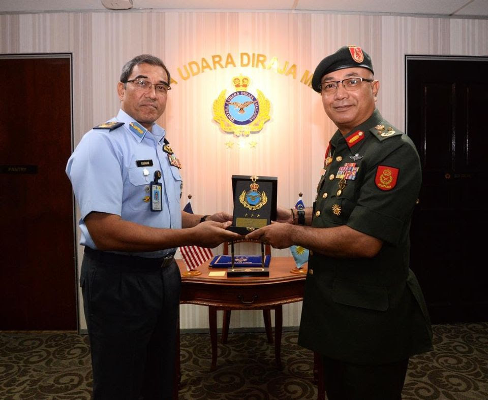Leftenan jeneral dato' mohammad bin ab rahman. Kunjungan Hormat Timbalan Panglima Tentera Darat