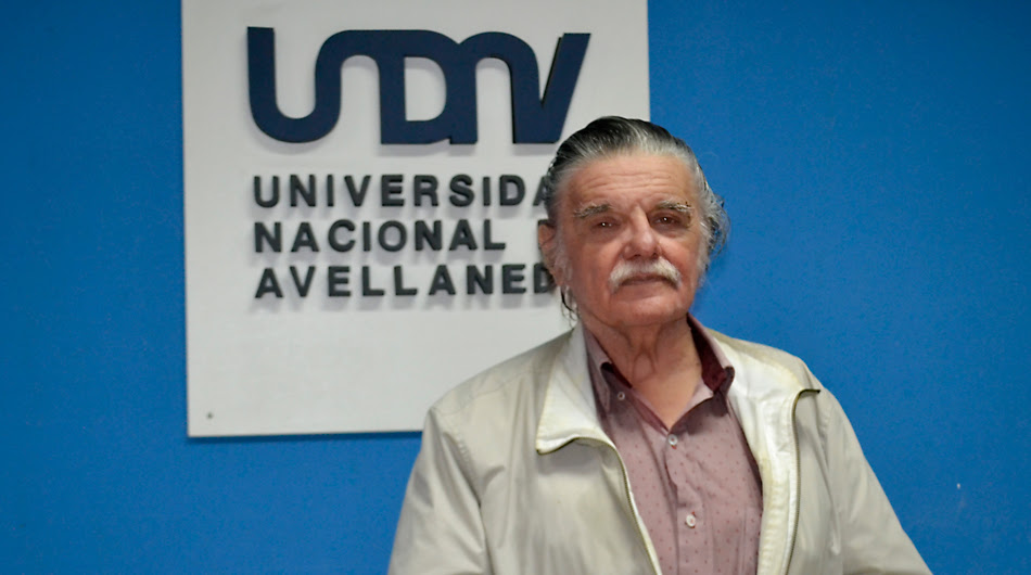 Horacio gonzález (buenos aires, 1944) is an argentine teacher and essayist. Horacio Gonzalez Inauguro El Ciclo Pensar El Bicentenario