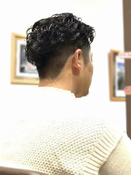 ぜいたく メンズ パーマ ジェル 人気のヘアスタイル