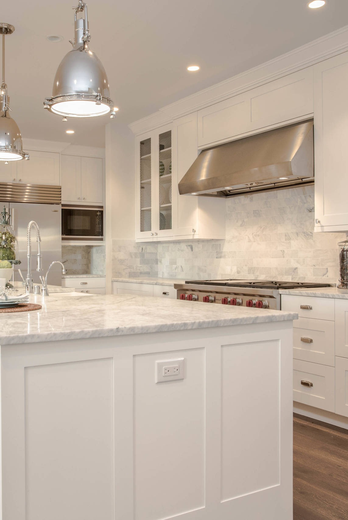 Maybe you would like to learn more about one of these? 48 Backsplash Ideas For White Countertops And White Cabinets