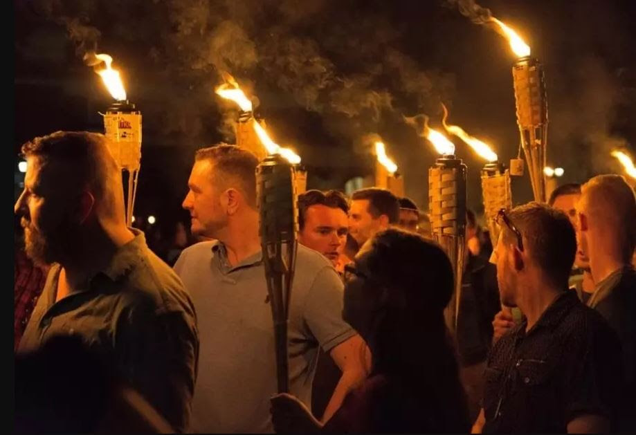 בילד: אויפשטייג אין ראסיסטישע טעטיגקייטן אין אמעריקאנער קאלעדזשעס בילד: אויפשטייג אין ראסיסטישע טעטיגקייטן אין אמעריקאנער קאלעדזשעס
