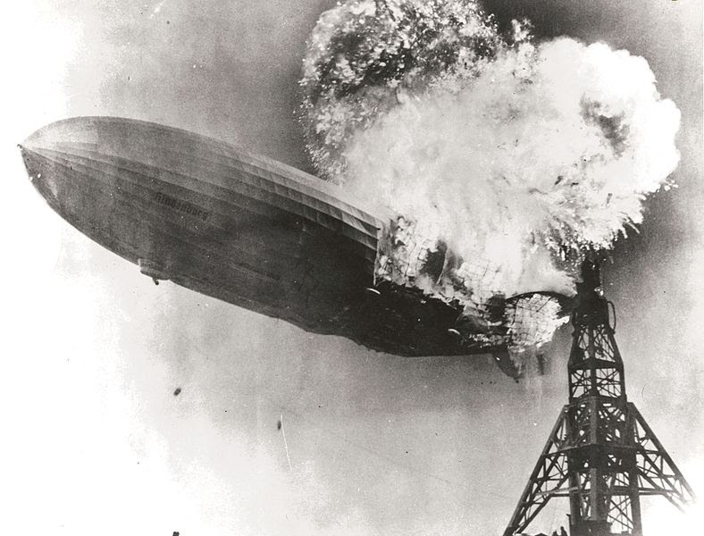 Ficheiro:Hindenburg burning.jpg