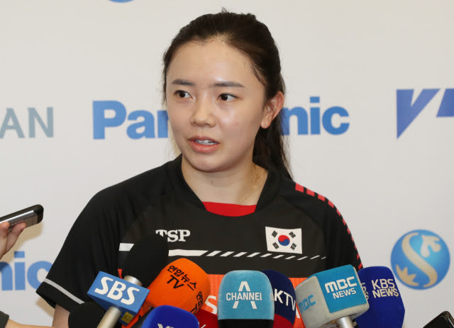 중국 귀화선수인 전지희 (포스코에너지)가 3년 8개월만에 프로투어 대회에서 우승했다. í•œêµ­ ì—¬ìžíƒêµ¬ ì „ì§€í¬ ë…¹ìƒ‰ ë°˜ëž€ ë¶€ì‚°ì¼ë³´