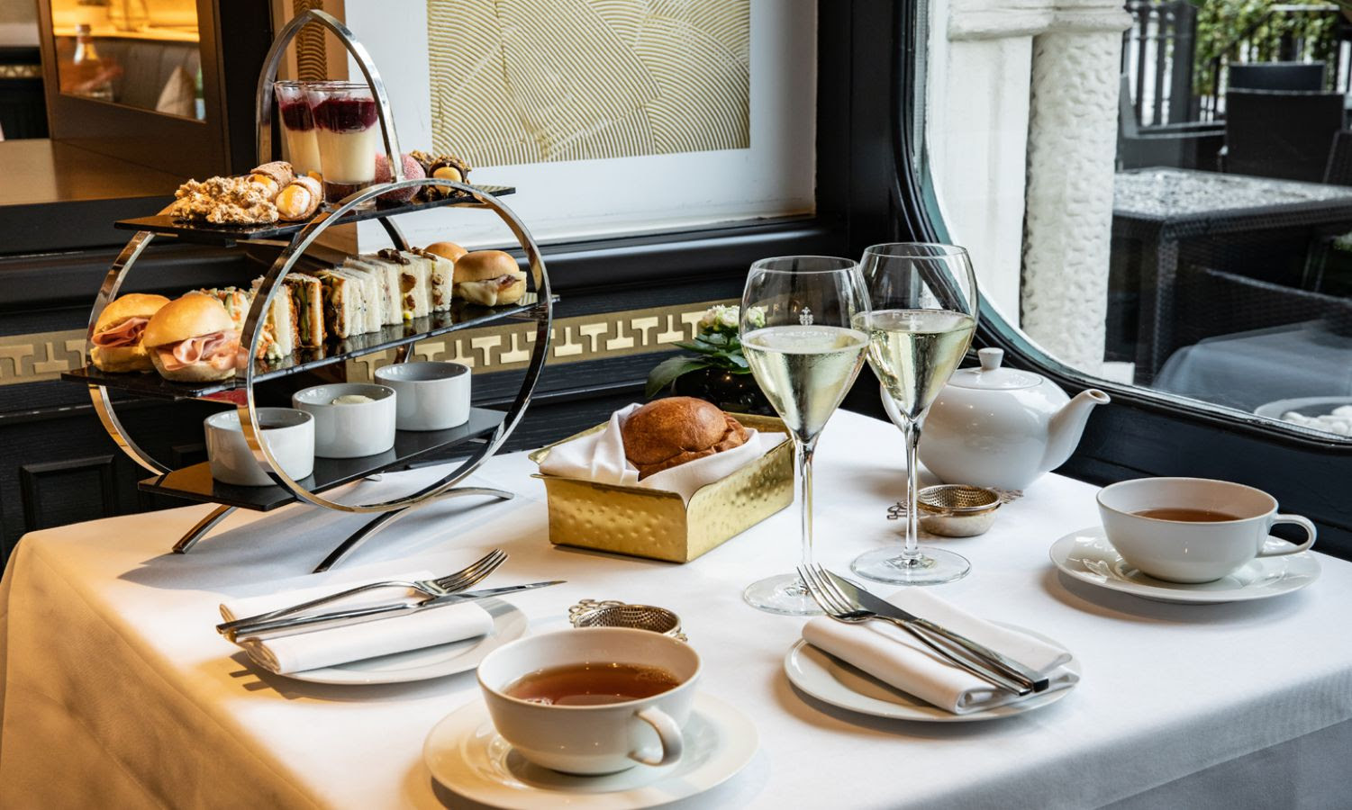 35% off afternoon tea with prosecco at The Baglioni Hotel