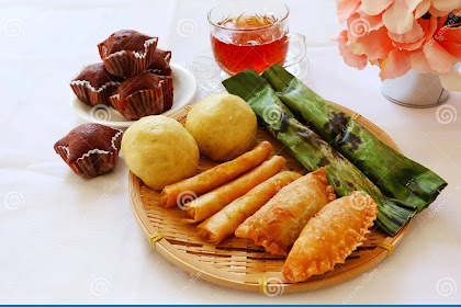 Contoh Lukisan Pelbagai Kuih Di Dalam Pinggan