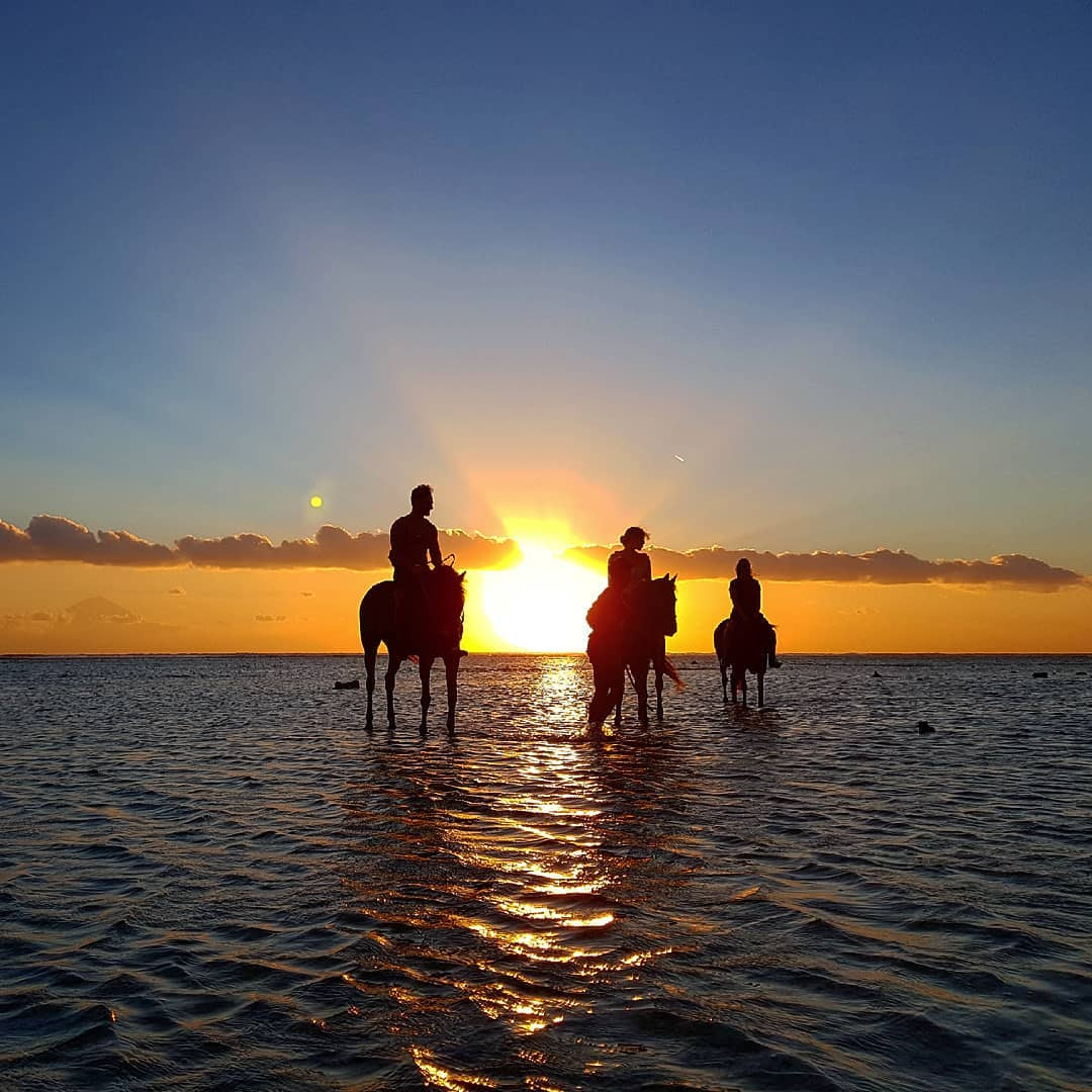 Gambar Wanita Berhijab Di Pantai Sunset Rahman Gambar