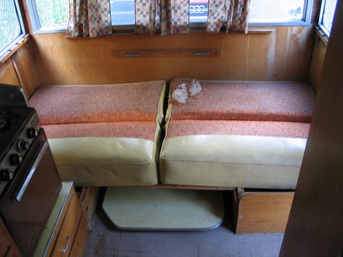 Flyte '63: Dinette to Bed conversion