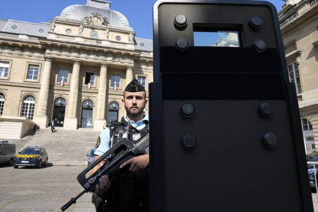 Julgamento por atentados de 2015 revive trauma na França
