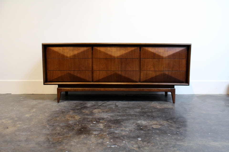 Restored united mid century diamond 8 drawer walnut highboy dresser 40 wide x 17.5 deep x 43.75 high. Mid Century Modern Diamond Front Walnut Wood Dresser By United Furniture