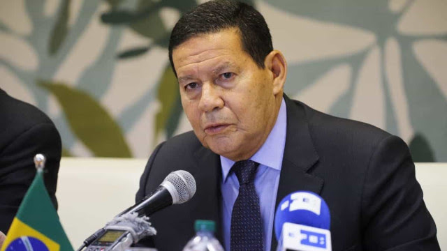 Mourão elogia indicado por Lula para a Defesa: 'Um nome positivo para o cargo'