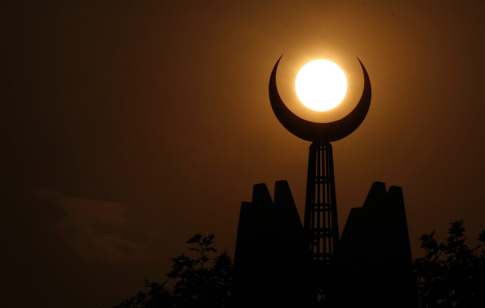 Setelah nonton video tutorial hijab segi empat simple, lanjut ke langkah mudah dalam gambar yuk! Observing Ramadan Photos The Big Picture Boston Com