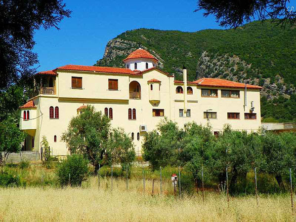 Όταν η μηλιά… «μίλησε» και υπέδειξε το μυστικό που έκρυβε για χρόνια στις ρίζες της! Iera Monh Osias Eirhnhs Xrysobalantoy Ekklhsies Monasthria Politismos N Eyboias Perioxes Wondergreece Gr