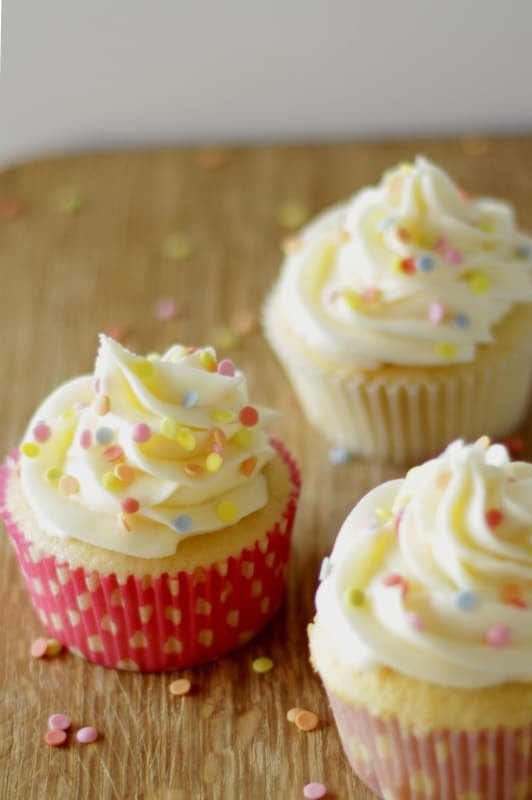 To make frosting with powdered sugar, just mix 2 cups of powdered sugar and 3 tablespoons of milk together in a large bowl. How To Make Cream Cheese Frosting With European Cream Cheese Or Cream Cheese Spread Living On Cookies