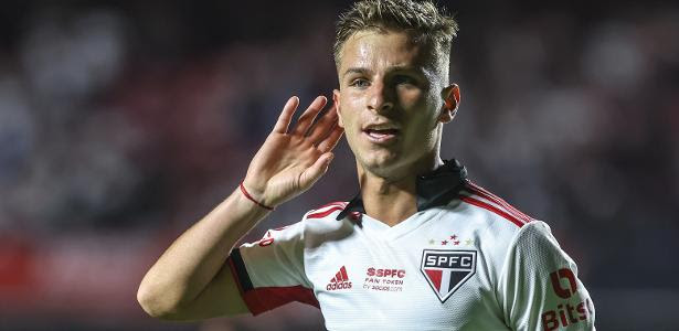 Galoppo comemora gol do São Paulo sobre a Portuguesa no Paulistão