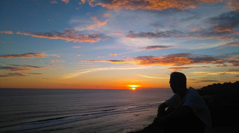 Foto Wanita Berhijab Di Pantai Sunset Paimin Gambar