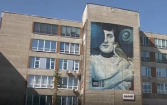 SprayPrinter robot adds colors to Estonian building