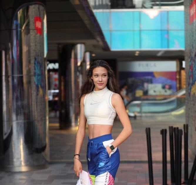 Eileen Gu Model - 15 Year Old Chinese American Freestyle ...