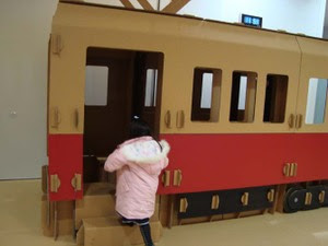 ベストダンボール 電車 作り方 子供のためだけに着色