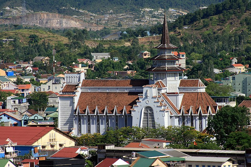 File:Nhà thờ Dòng Chúa Cứu Thế, Huế1.jpg