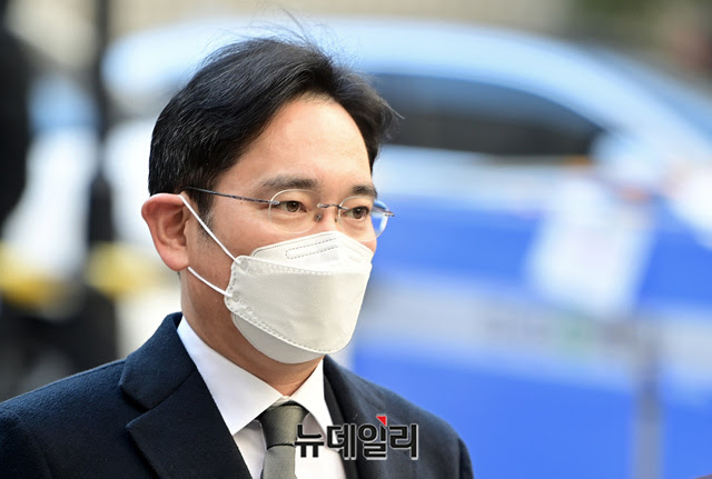This special pardon was the theme for the 2002 comedy film jail breakers (광복절특사 | gwangbokjeolteuksa). ì´ìž¬ìš© ë¶€íšŒìž¥ ê´'ë³µì ˆ íŠ¹ì‚¬ ê´€ì‹¬ ì§'ì¤' ìš°í˜¸ì  ì—¬ë¡  ê¸‰ì„ íšŒ Save Internet ë‰´ë°ì¼ë¦¬