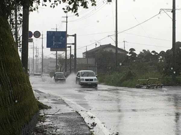 ダウンロード 車 冠水 どこまで 車冠水どこまで大丈夫 Kabegamiqitabely