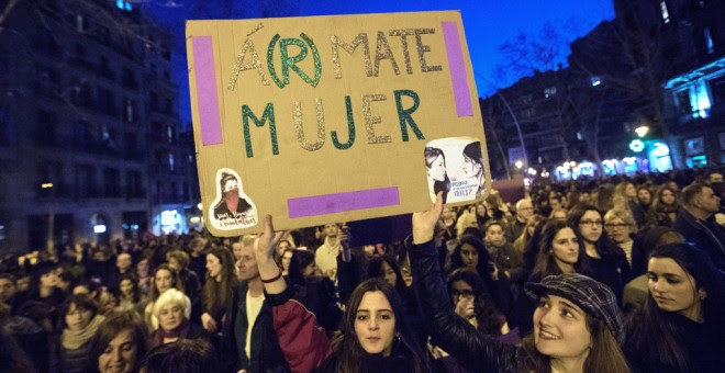 Asistentes a la manifestación de Barcelona por el Día Internacional de la Mujer. EFE/Marta Pérez