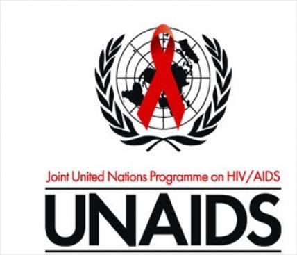 A recent report of UNAIDS show neglect suffered by some key groups. Lights and shadows of HIV/AIDS global pandemic.