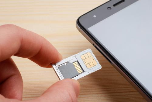 Different cards contain different amounts of memory space, but this has nothing to do with the physical size of the card. What Is The Difference Between A Sim Card And An Sd Card Gadgetroyale