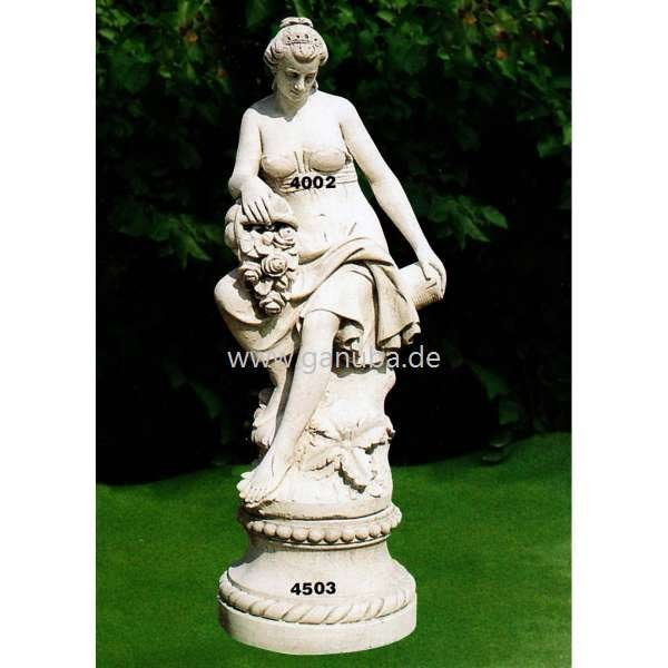 Lassen sie sich von ornamenten begeistern oder werfen sie einen blick auf unsere. Weisse Dekofigur Fur Den Garten Sitzende Frau Statue Ozegna Mit