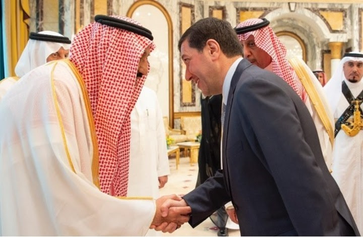 الحادثة التي أنهت باسم عوض الله لدى الأمريكان باسم عوض الله، رئيس الديوان الملكي السابق وبطل الإصلاح، على وشك الطلاق بعد مزاعم تتحدث عن ضربه لزوجته، والتي لم يمض على زواجه منها سوى أربعة أشهر. Ù…Ø§Ø°Ø§ ÙƒØ´ÙØª ÙˆÙŠÙƒÙŠÙ„ÙŠÙƒØ³ Ø¹Ù† Ø¨Ø§Ø³Ù… Ø¹ÙˆØ¶ Ø§Ù„Ù„Ù‡ ÙˆØ¹Ù„Ø§Ù‚ØªÙ‡ Ø¨Ø£Ù…Ø±ÙŠÙƒØ§ Zamn Press Ø²Ù…Ù† Ø¨Ø±Ø³