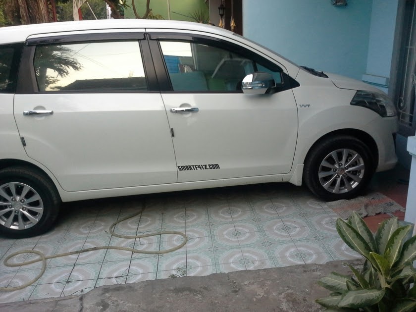 Download Gambar Mobil Warna Putih Mutiara