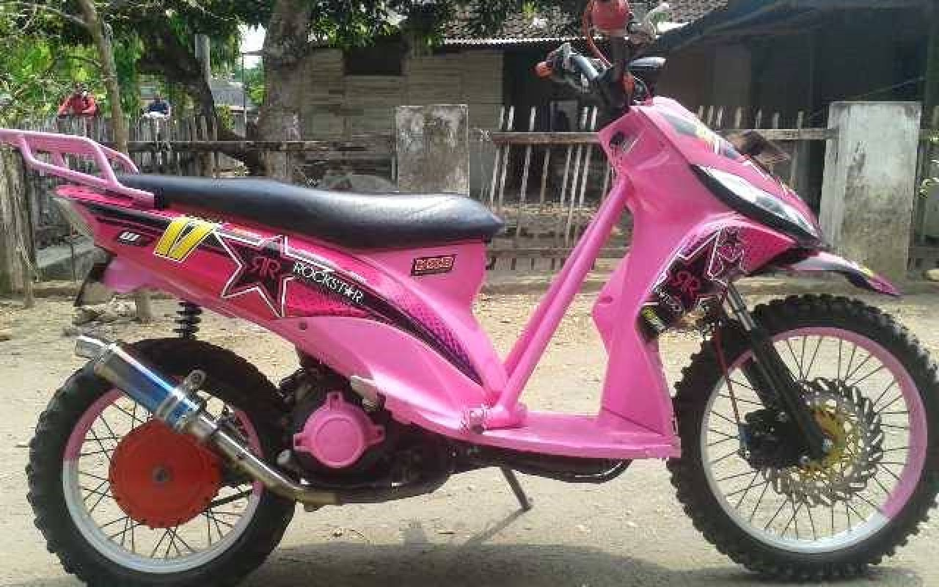 Foto Modifikasi  Motor Matic Warna  Pink  Modifikasi  Motor 