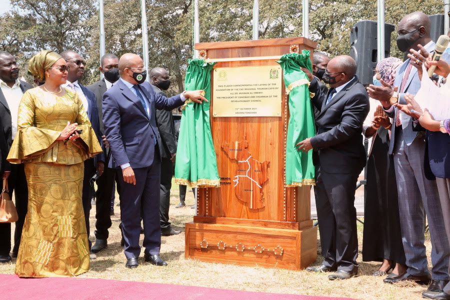 Chairman of the Revolutionary Council, H.E. Dr. Hussein Mwinyi unveils the plaque to commemorate the laying of the foundation of the EAC Regional Tourism Expo. Standing with him, is the Minister of Tanzania’s Natural Resources and Tourism, Hon Damas Ndumbaro