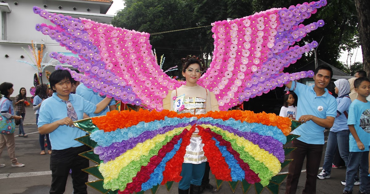 Baju Karnaval Anak Dari Bahan Daur Ulang Sekilas Bahan