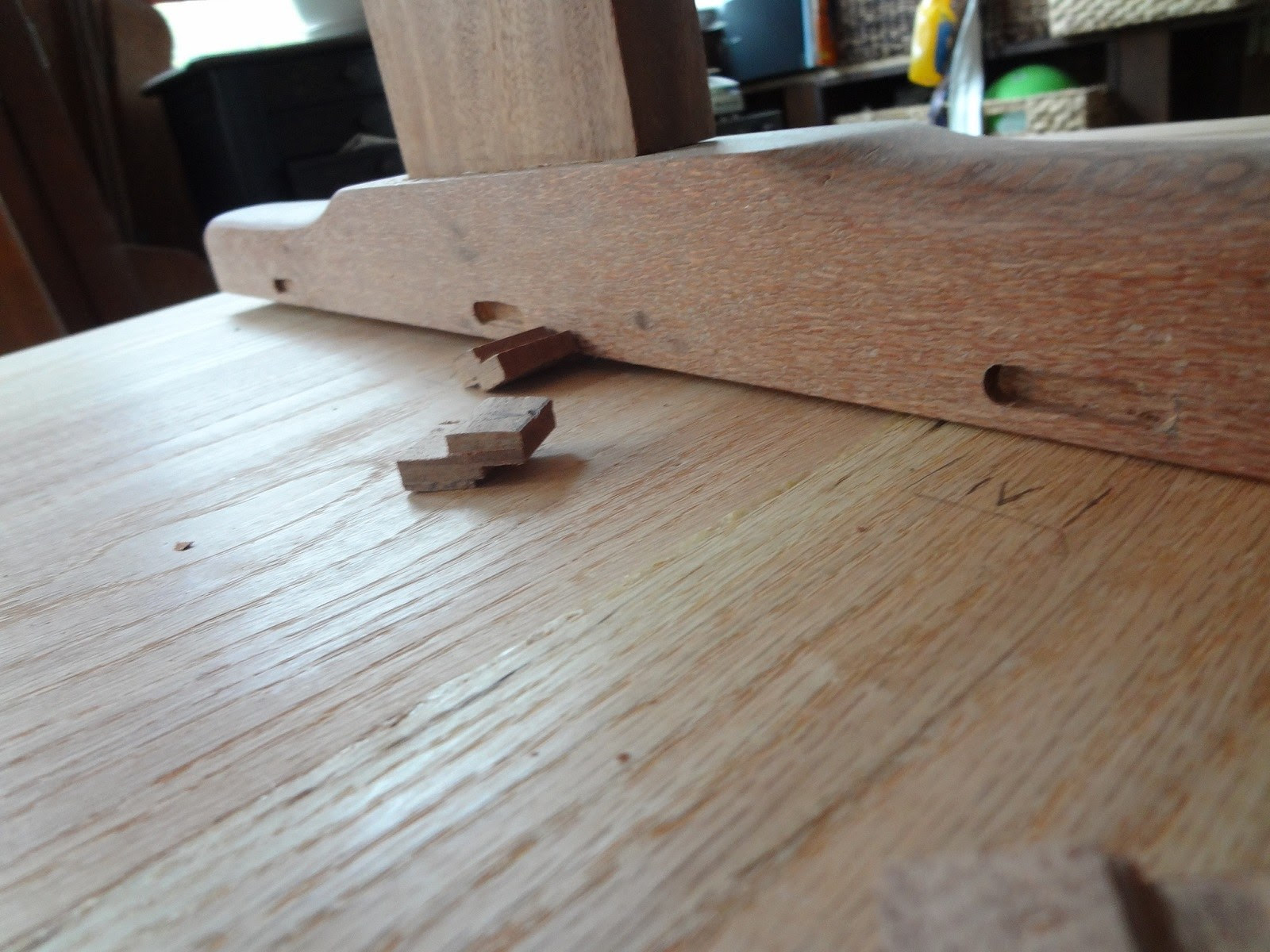 One face is considered the good face, intended for visible use. Attaching Solid Wood Table Top Theplywood Com