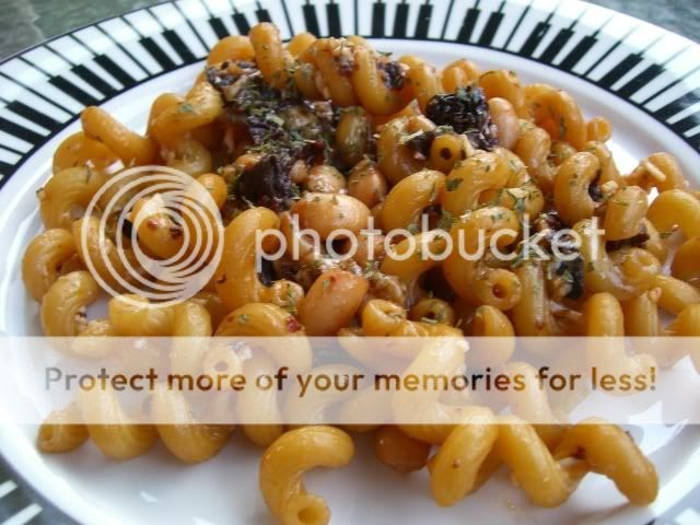 Download Food alla Puttanesca: Cavatappi with Sundried Tomatoes and Cannellini Beans