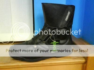 Kios Dadunk Jual Sepatu  tomkins 